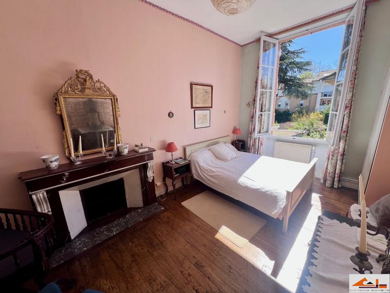 Maison - 380 m² - 8 pièces