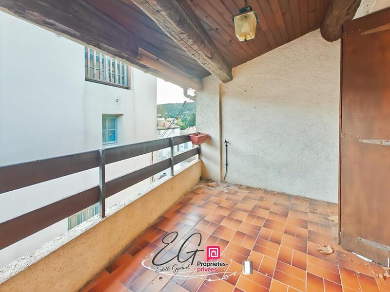 Maison - 99 m² - 5 pièces