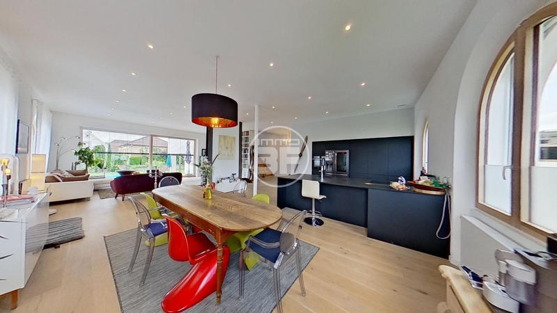 Maison - 308 m² - 8 pièces