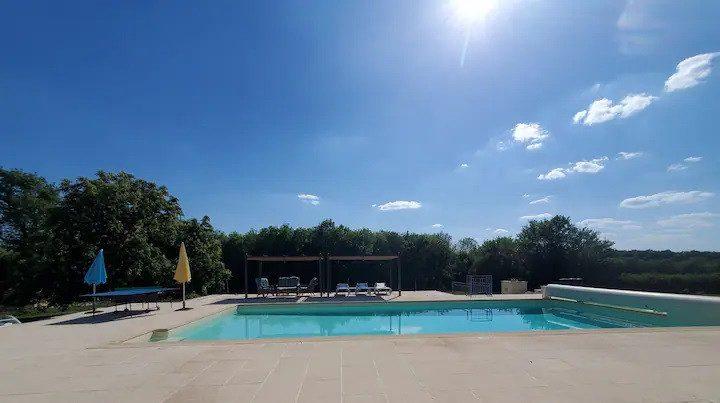 Maison traditionnelle - 477 m² - 23 pièces