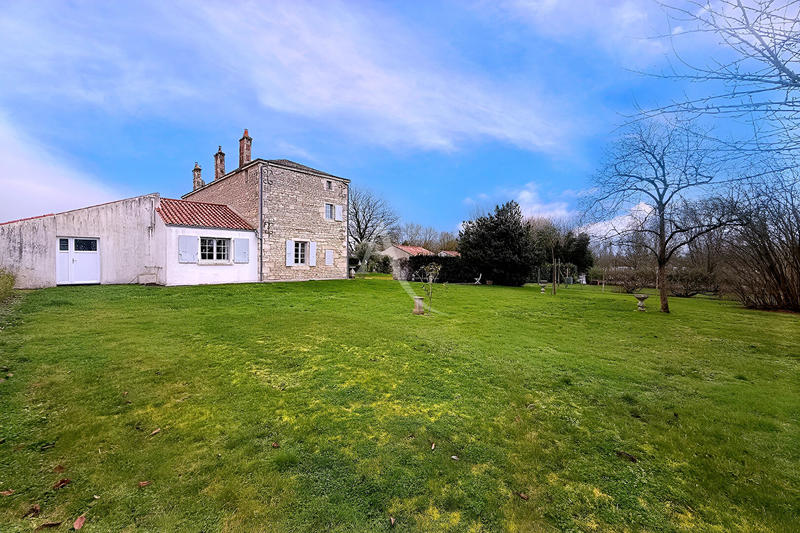 Maison - 186 m² - 8 pièces