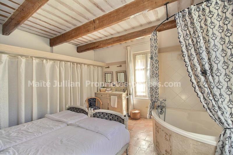 Demeure - 230 m² - 8 pièces