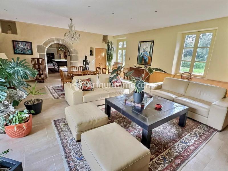 Maison - 700 m² - 12 pièces