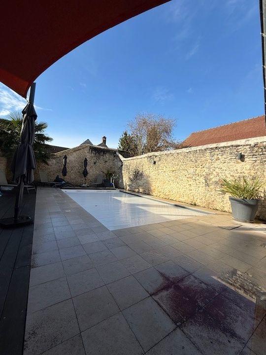 Demeure - 710 m² - 15 pièces