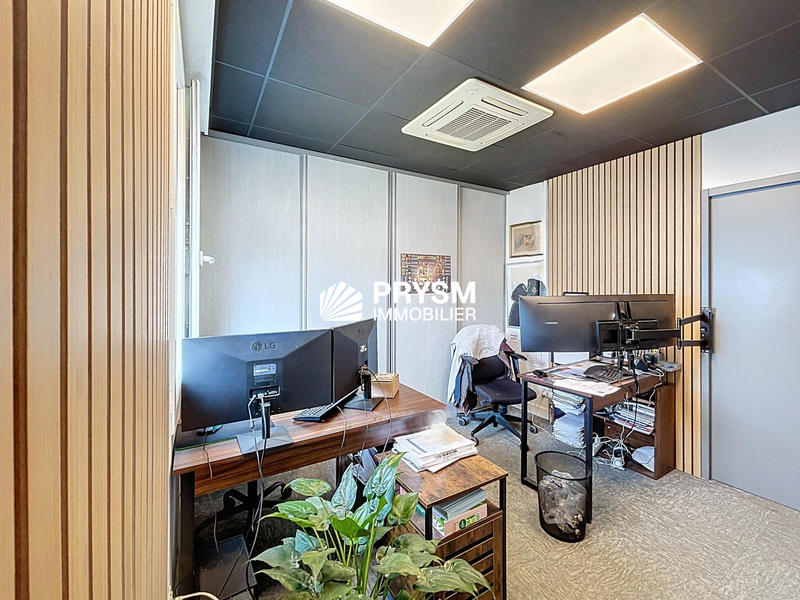 Local d'activités - 242 m²