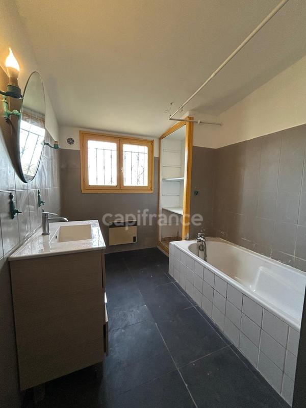 Maison - 209 m² - 3 pièces