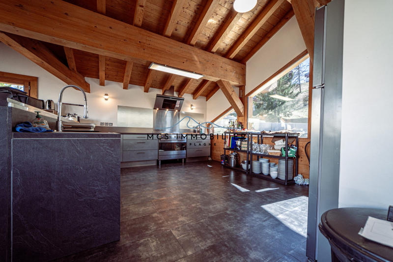 Châlet - 300 m² - 11 pièces