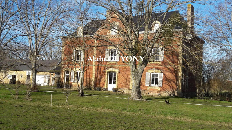 Maison - 227 m² - 8 pièces