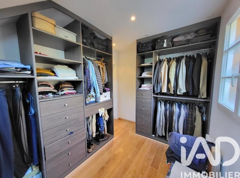 Maison - 332 m² - 9 pièces