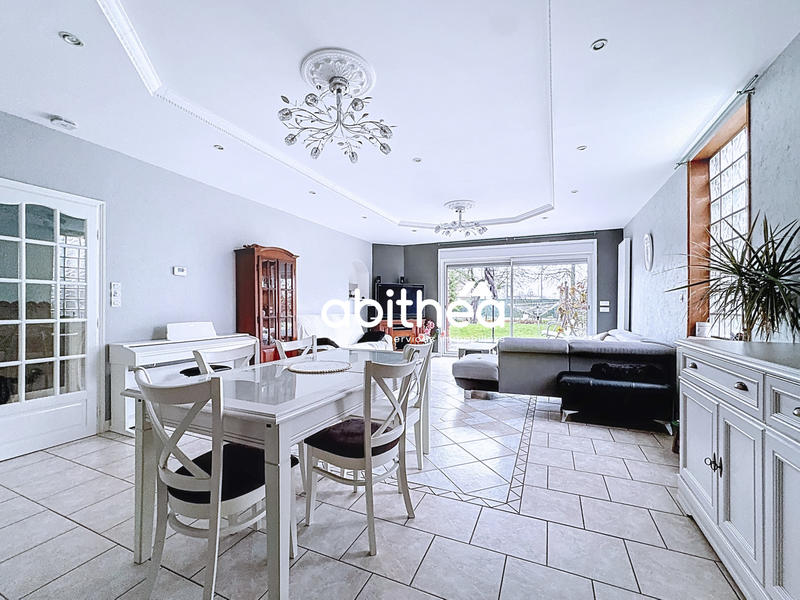 Maison - 198 m² - 8 pièces