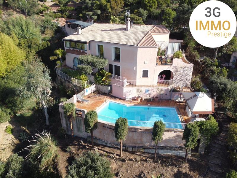 Demeure - 230 m² - 7 pièces