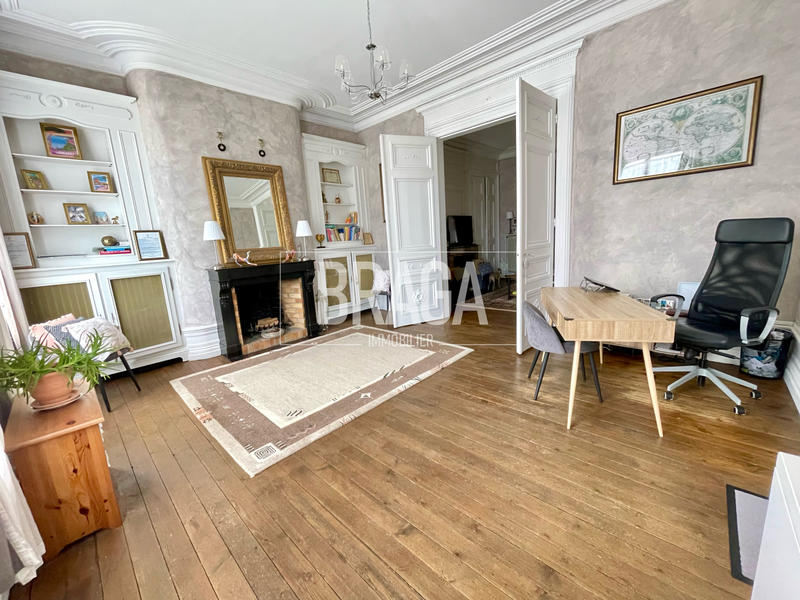 Maison - 220 m² - 9 pièces