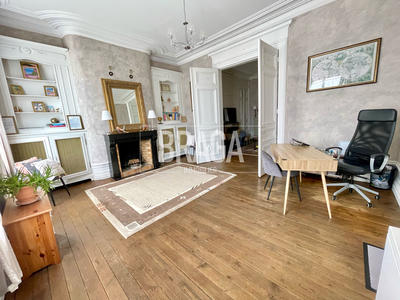 Maison - 220 m² - 9 pièces