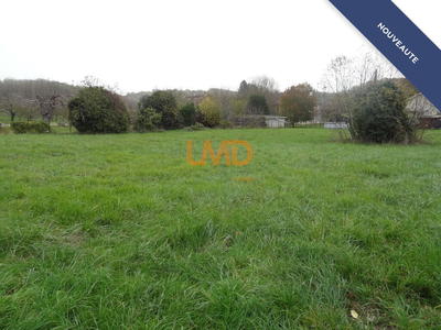 Terrain constructible - 1 827 m²