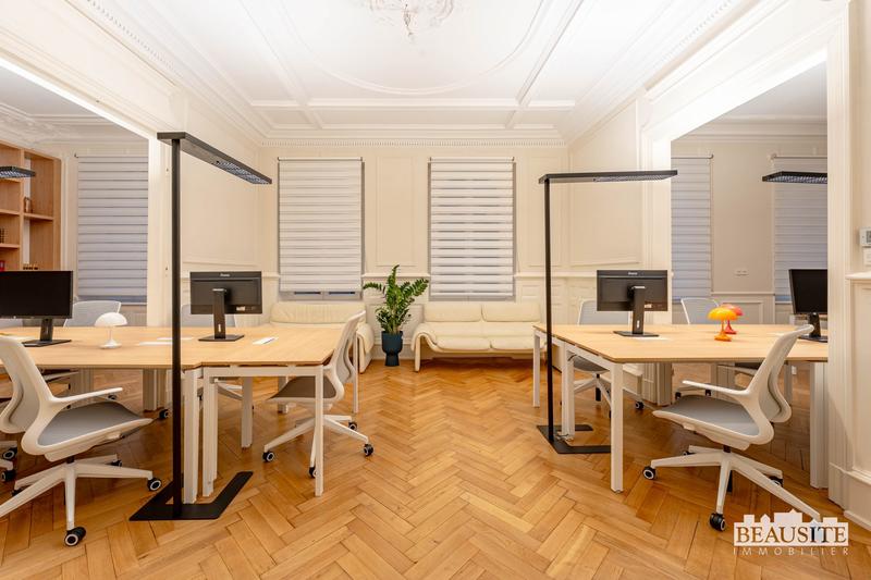 Local d'activités - 15 m² - 5 pièces