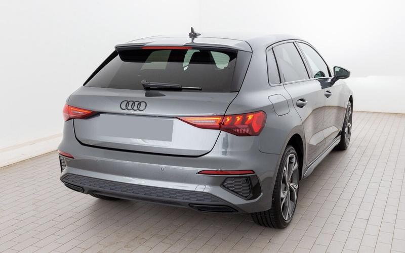 Audi A3 sportback 45 TFSIe s-Line 245 Hybride Rechargeable / Regulateur de Distance Carplay Android Auto Volant Méplat Jantes 18"