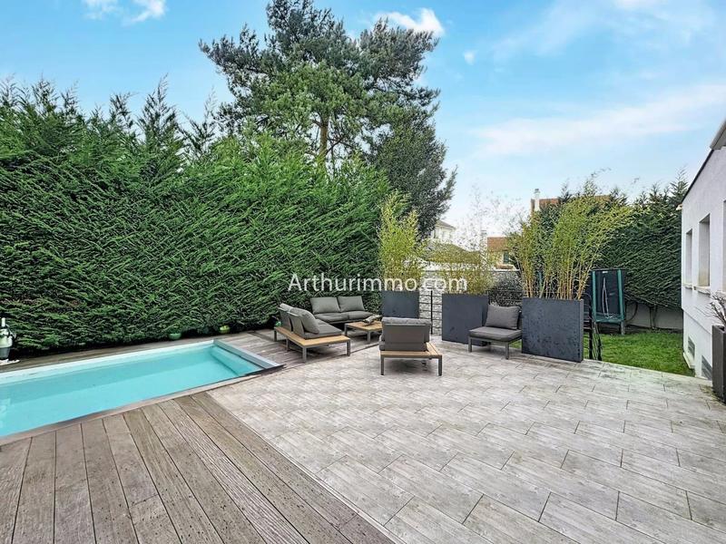 Maison - 226 m² - 8 pièces