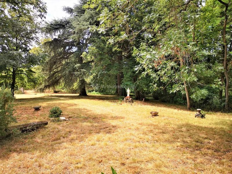 Maison - 403 m² - 11 pièces