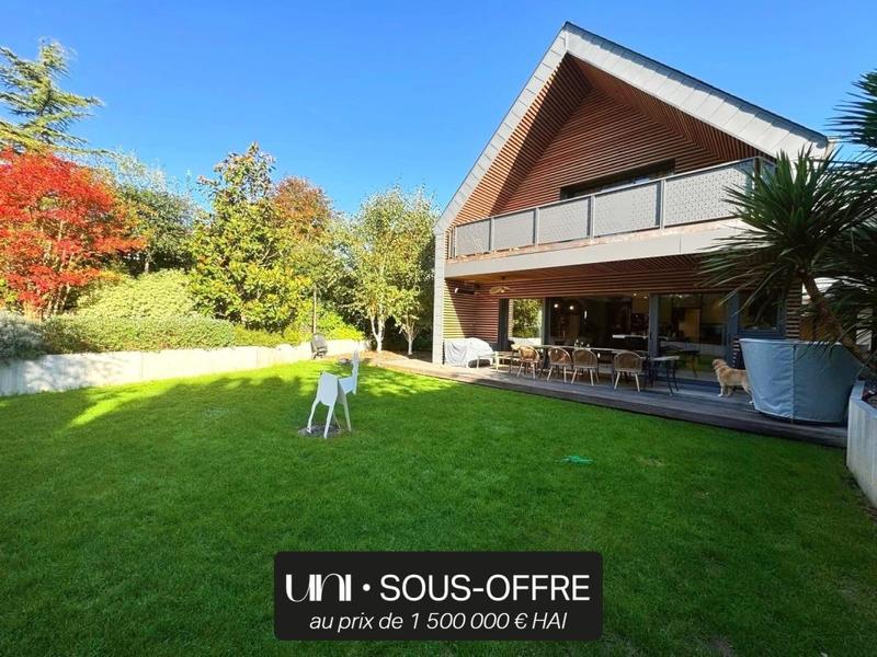 Maison - 270 m² - 7 pièces