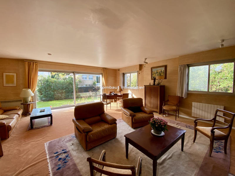 Maison - 246 m² - 10 pièces