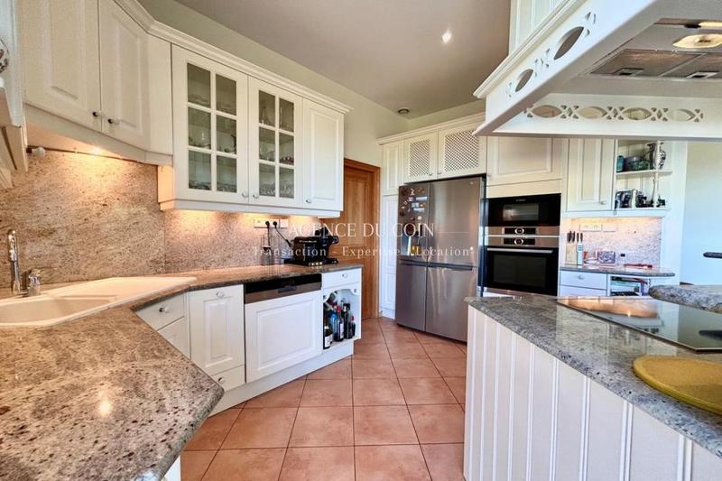 Propriété - 350 m² - 10 pièces