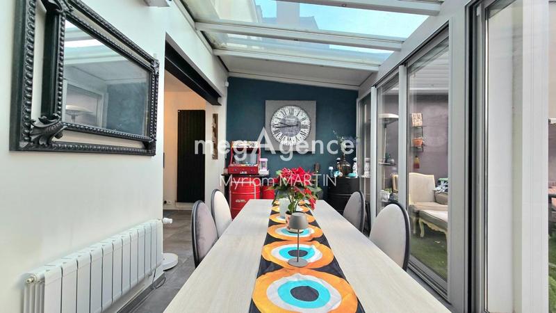 Maison - 232 m² - 9 pièces