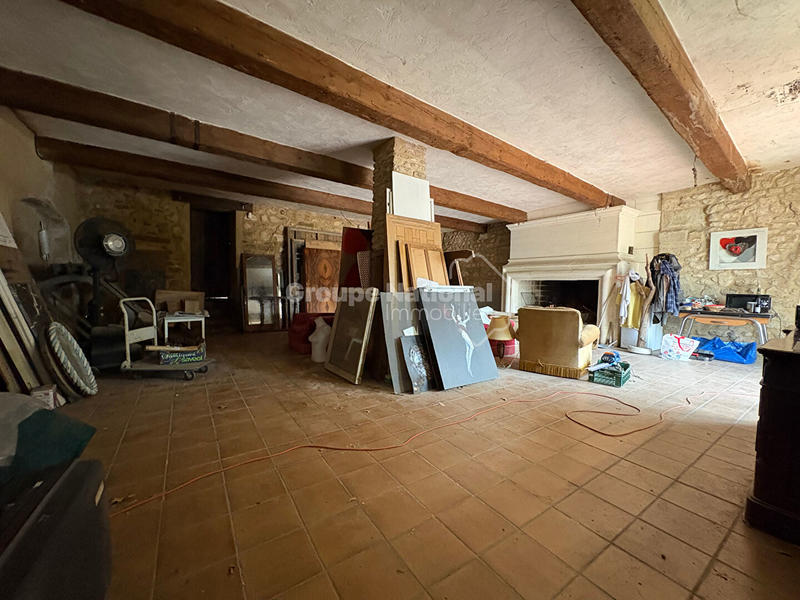 Maison - 930 m² - 30 pièces