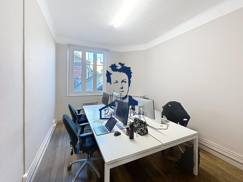 Bureau - 173 m² - 8 pièces