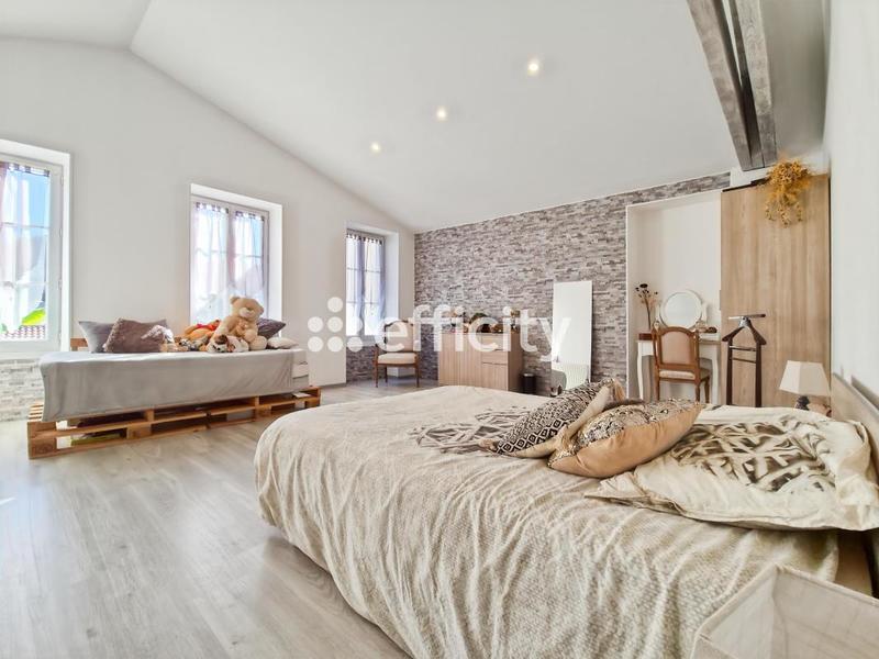 Demeure - 649 m² - 10 pièces