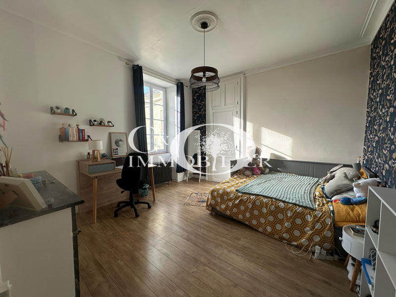 Maison - 236 m² - 10 pièces