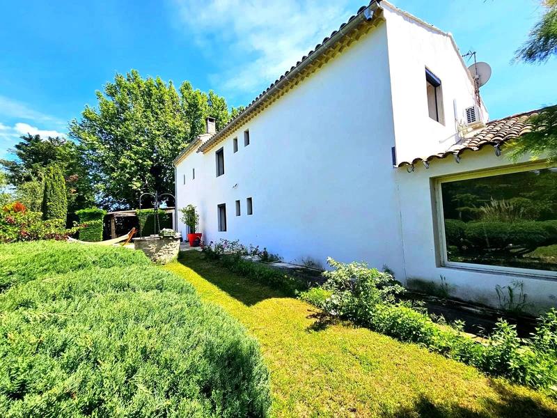 Maison - 230 m² - 8 pièces