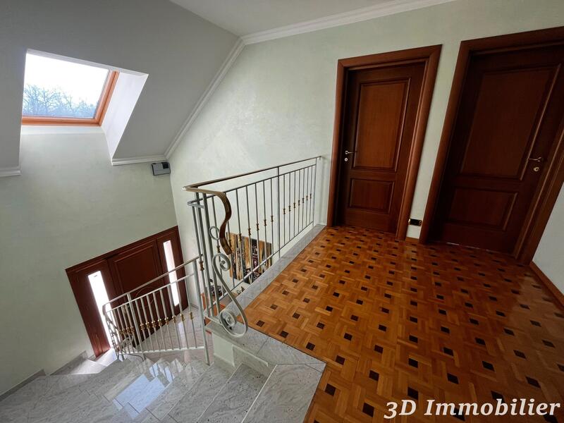 Maison - 211 m² - 10 pièces