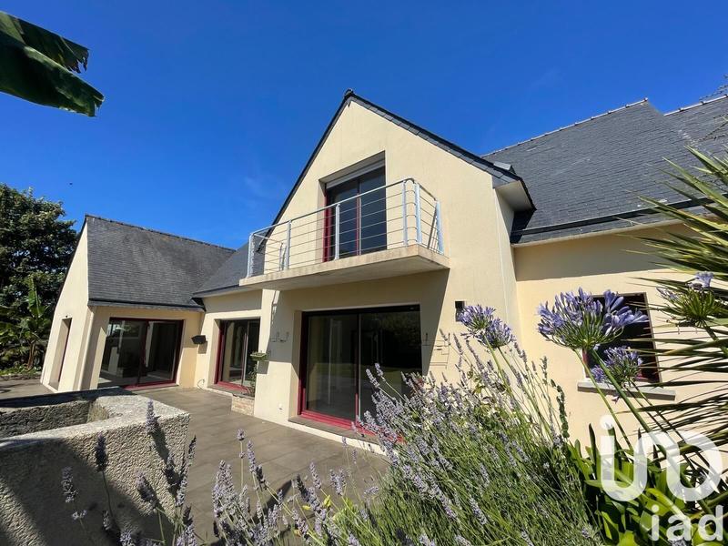 Maison - 239 m² - 7 pièces