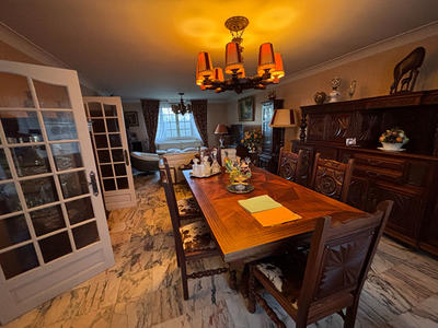 Maison - 285 m² - 11 pièces