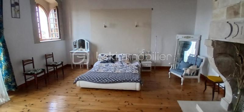 Château - 120 m² - 4 pièces