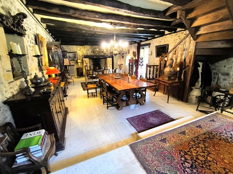 Maison - 196 m² - 9 pièces