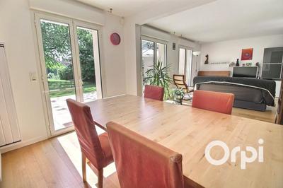 Maison - 137 m² - 6 pièces