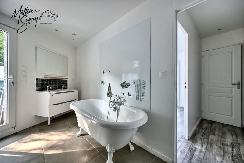 Local d'activité / Entrepôt - 274 m² - 9 pièces