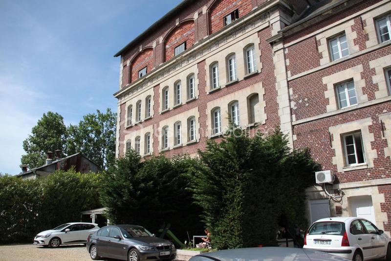 Immeuble - 2 120 m² - 65 pièces