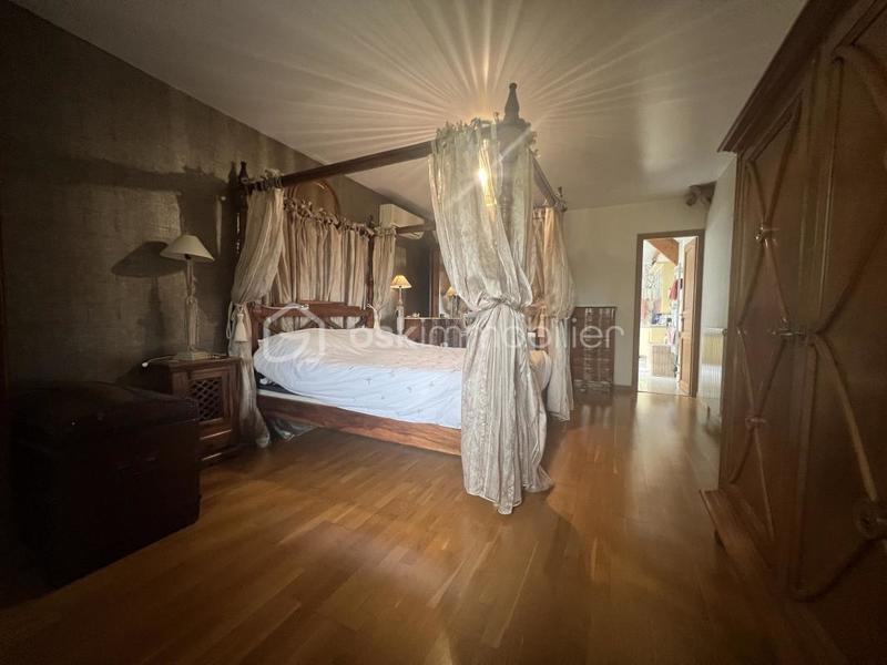 Demeure - 250 m² - 6 pièces