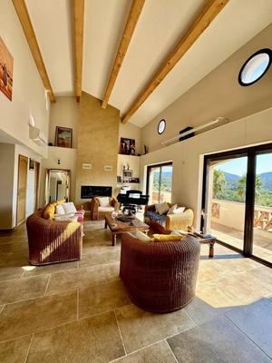 Villa - 247 m² - 7 pièces