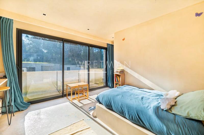 Maison - 222 m² - 6 pièces