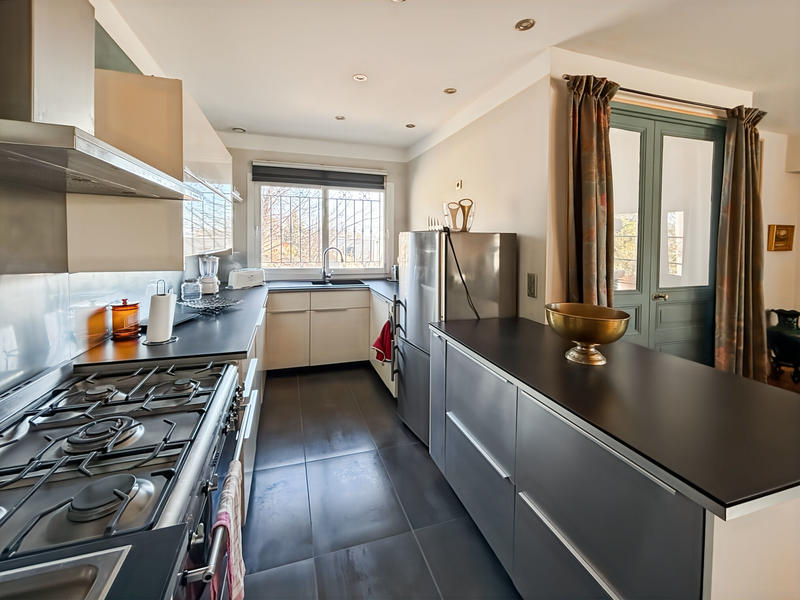 Villa - 265 m² - 6 pièces