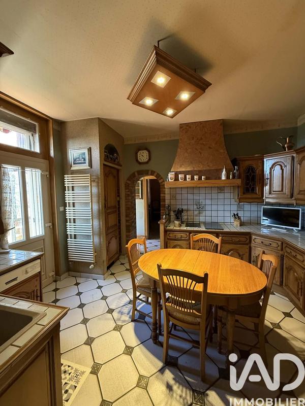 Maison - 208 m² - 9 pièces