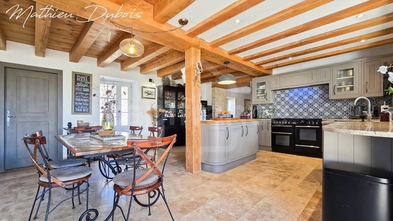 Propriété - 271 m² - 12 pièces