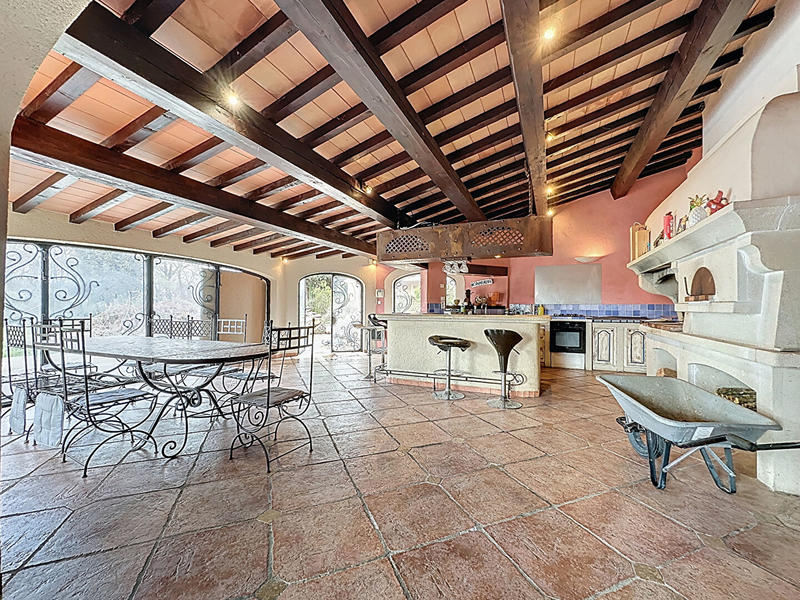 Maison - 240 m² - 7 pièces