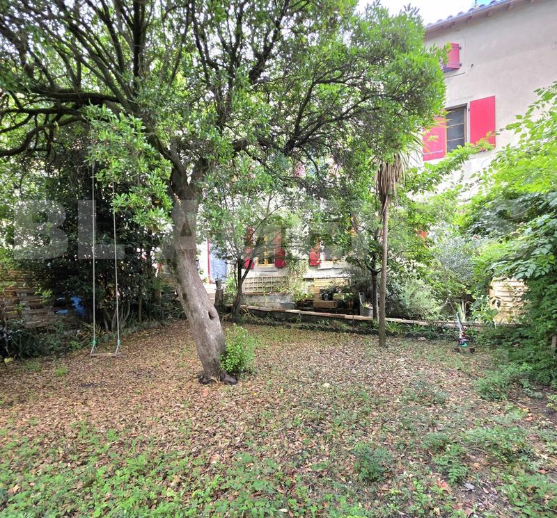 Maison - 300 m² - 8 pièces