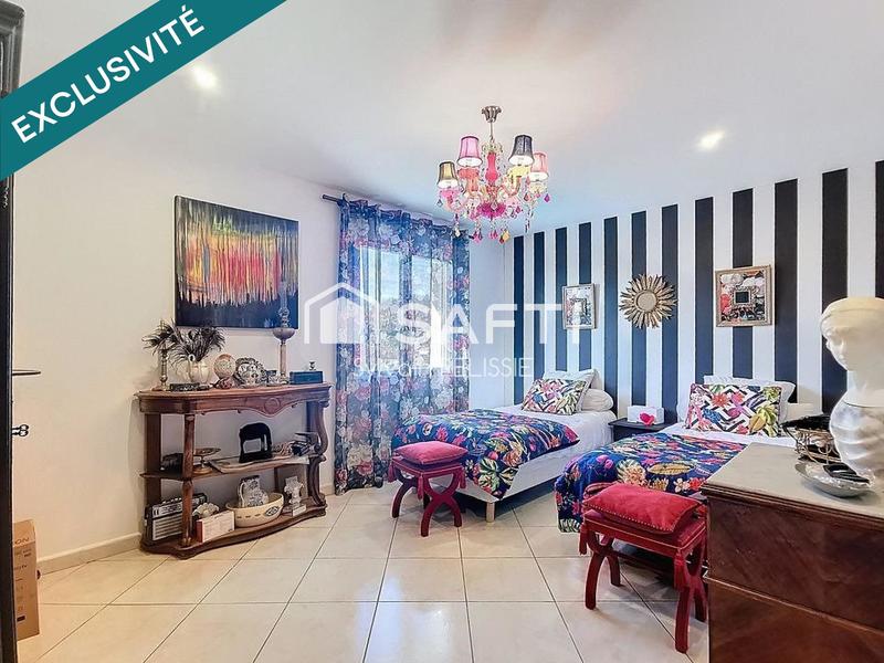 Maison - 200 m² - 7 pièces