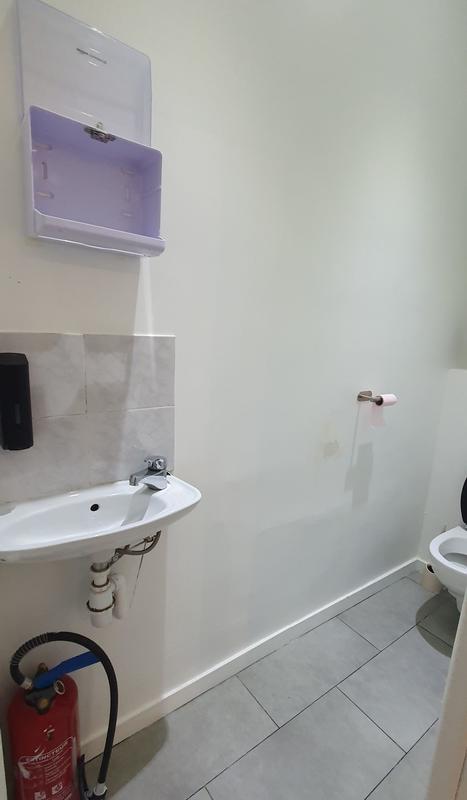 Local commercial - 45 m² - 2 pièces