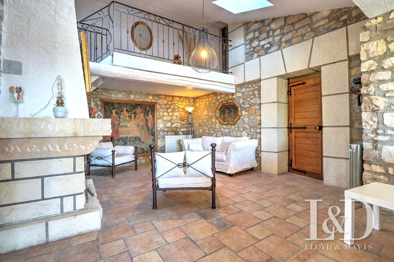 Mas - 233 m² - 8 pièces